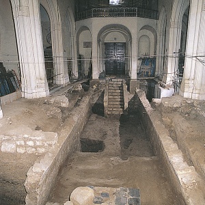 La cripta maggiore sotto la navata centrale, durante i lavori di scavo